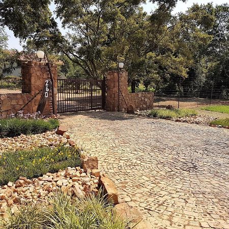 Zwavelpoort Guesthouse Pretoria-Noord エクステリア 写真